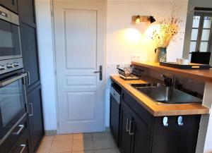 Maison de village façon Loft, avec cour et airco, dans le centre historique