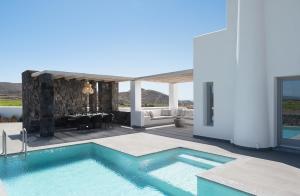 Grand Honeymoon Villa with private pool  room in La Ponta Villas Santorini