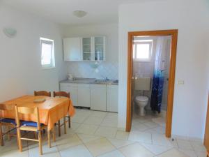 Apartment house Helena Primošten