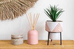 HIDEAWAY by BOURNECOAST - A Stylish Apartment with a Balcony, SEA GLIMPSES and Parking - Just 10 Minutes Walk to the Sandy Beaches - FM8406