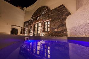 Senior Cave Apartment with Outdoor Jacuzzi room in Casa Santantonio