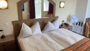 Standard Twin Room room in Tresa Bay Hotel