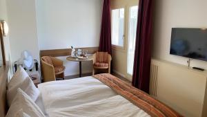 Standard Twin Room for Single Use room in Tresa Bay Hotel