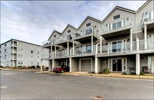 Two-Bedroom Townhouse room in Exceptional Vacation Home in Rockaway Beach townhouse