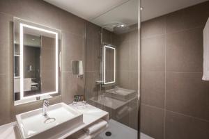 Superior King Suite room in Novotel Cambridge North
