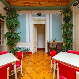 Hostal R10