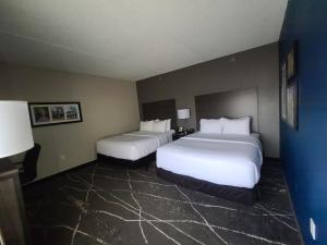 Queen Room with Two Queen Beds and Tub - Accessible/Non Smoking room in Comfort Inn