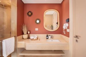 Epic & Exquisite 2 BR w Beach & Pool Mangroovy