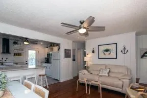 All Decked Out - إديستو بيتش