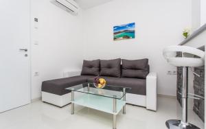 One-Bedroom Apartment with Terrace room in Apartments with a parking space Baska Krk - 18808