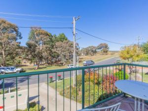 Cobb and Co 3 39 Cobbon Cres