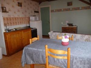 Maisons de vacances Gite Beauvoir-Wavans, 3 pieces, 4 personnes - FR-1-376-28 : photos des chambres