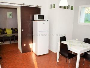 Maisons de vacances Gite Athee-sur-Cher, 2 pieces, 2 personnes - FR-1-381-371 : photos des chambres