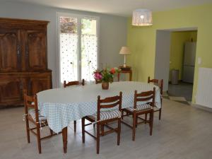 Maisons de vacances Gite Braye-Sous-Faye, 4 pieces, 6 personnes - FR-1-381-214 : photos des chambres