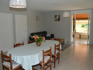 Maisons de vacances Gite Braye-Sous-Faye, 4 pieces, 6 personnes - FR-1-381-214 : photos des chambres