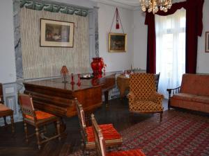 Château Authentique avec Piscine Privée, Proche Châteaux de la Loire et Zoo de Beauval - FR-1-381-485