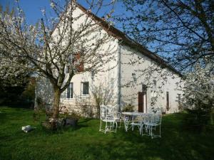 Maisons de vacances Gite Civray-sur-Esves, 4 pieces, 6 personnes - FR-1-381-323 : photos des chambres