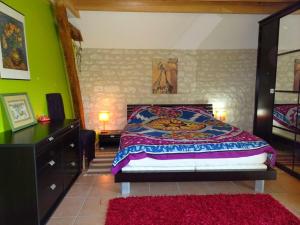 Maisons de vacances Gite Civray-sur-Esves, 4 pieces, 6 personnes - FR-1-381-323 : photos des chambres