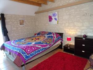 Maisons de vacances Gite Civray-sur-Esves, 4 pieces, 6 personnes - FR-1-381-323 : photos des chambres