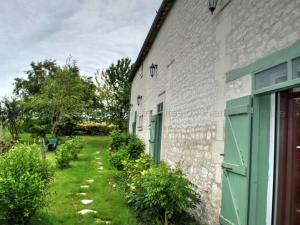 Maisons de vacances Gite Civray-sur-Esves, 4 pieces, 6 personnes - FR-1-381-323 : photos des chambres