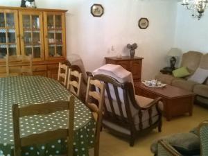 Maisons de vacances Charmant Gite Familial a 1km de la Plage avec Jardin, Wifi et Cheminee, Cote d'Opale - FR-1-376-102 : photos des chambres