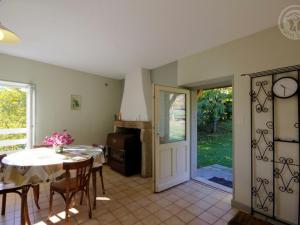 Maisons de vacances Gite Saint-Didier-sur-Rochefort, 3 pieces, 4 personnes - FR-1-496-12 : photos des chambres