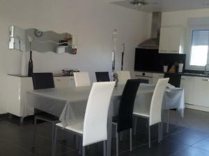 Maisons de vacances Gite Averdon, 4 pieces, 8 personnes - FR-1-491-213 : photos des chambres