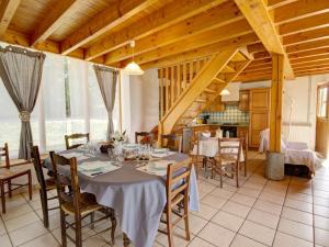 Maisons de vacances Gite Les Salles, 6 pieces, 10 personnes - FR-1-496-60 : photos des chambres