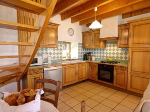 Maisons de vacances Gite Les Salles, 6 pieces, 10 personnes - FR-1-496-60 : photos des chambres