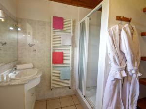 Maisons de vacances Gite Les Salles, 4 pieces, 6 personnes - FR-1-496-61 : photos des chambres