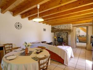 Maisons de vacances Gite Les Salles, 3 pieces, 4 personnes - FR-1-496-66 : photos des chambres