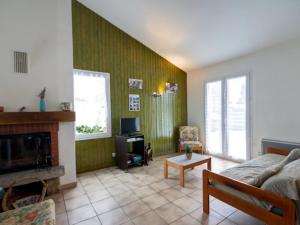 Maisons de vacances Gite Usson-en-Forez, 3 pieces, 4 personnes - FR-1-496-162 : photos des chambres