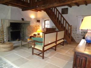 Maisons de vacances Gite Essertines-en-Donzy, 5 pieces, 10 personnes - FR-1-496-200 : photos des chambres