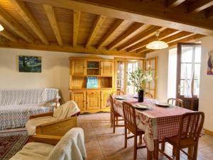 Maisons de vacances Gite Les Salles, 4 pieces, 6 personnes - FR-1-496-225 : photos des chambres