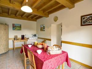 Maisons de vacances Gite Les Salles, 4 pieces, 6 personnes - FR-1-496-225 : photos des chambres