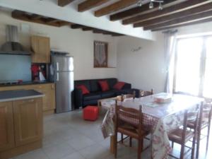 Maisons de vacances Gite Sambin, 4 pieces, 6 personnes - FR-1-491-56 : photos des chambres