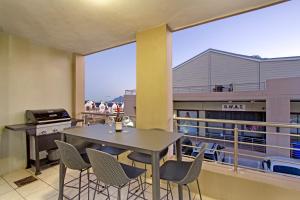 Apartment room in Seaside Village by HostAgents
