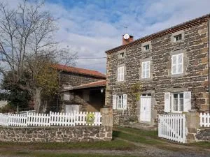 Maison familiale calme avec terrasse et circuits de randonnée - FR-1-582-200 - Langeac
