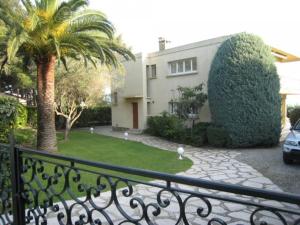 Villa de 250 m², climatisée, sur 2 niveaux au bord de leau - FR-1-100-243