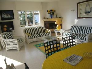 Villa de 250 m², climatisée, sur 2 niveaux au bord de leau - FR-1-100-243