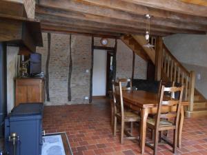 Maisons de vacances Gite Lignac, 3 pieces, 6 personnes - FR-1-591-131 : photos des chambres