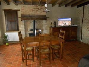 Maisons de vacances Gite Lignac, 3 pieces, 6 personnes - FR-1-591-131 : photos des chambres