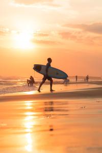 Jl. Pantai Batu Bolong, Pantai Canggu, Canggu, Kuta Utara, Kabupaten Badung, Bali 80361, Indonesia.