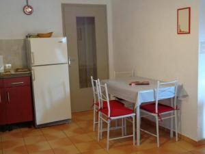 Maisons de vacances Gite Saint-Juire-Champgillon, 4 pieces, 8 personnes - FR-1-426-363 : photos des chambres