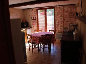 Maisons de vacances Gite Halles-sous-les-Cotes, 3 pieces, 5 personnes - FR-1-585-6 : photos des chambres