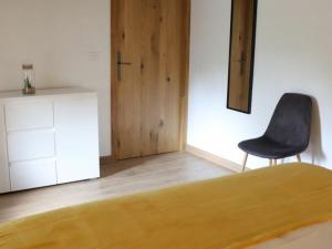 Maisons de vacances Gite Les Herbiers, 4 pieces, 6 personnes - FR-1-426-432 : photos des chambres