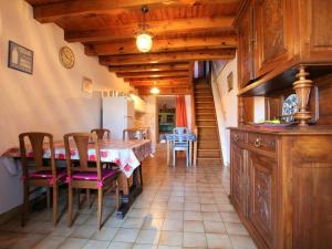 Maisons de vacances Gite Lantriac, 3 pieces, 4 personnes - FR-1-582-141 : photos des chambres