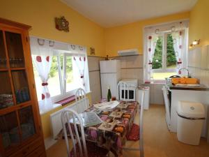 Maisons de vacances Gite Granges-Aumontzey-Granges-sur-Vologne, 4 pieces, 6 personnes - FR-1-589-154 : photos des chambres