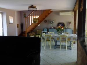 Maisons de vacances Gite Saint-Aigny, 4 pieces, 6 personnes - FR-1-591-98 : photos des chambres