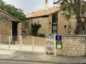 Gîte restauré au cœur du Marais Poitevin, jardin clos, équipement pour handicapés, près de Niort - FR-1-426-191 - Cours